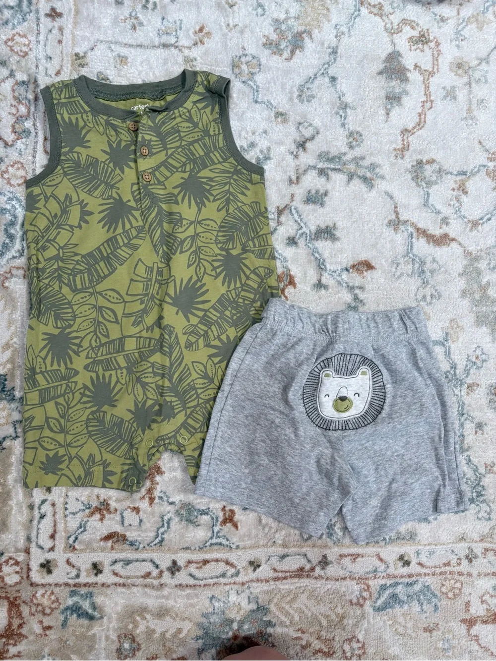 Lot of 3 outfits 24 months